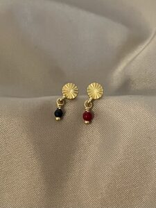 Studenter runde ørestikker – forgyldt Studenter runde ørestikker – forgyldt Øreringe