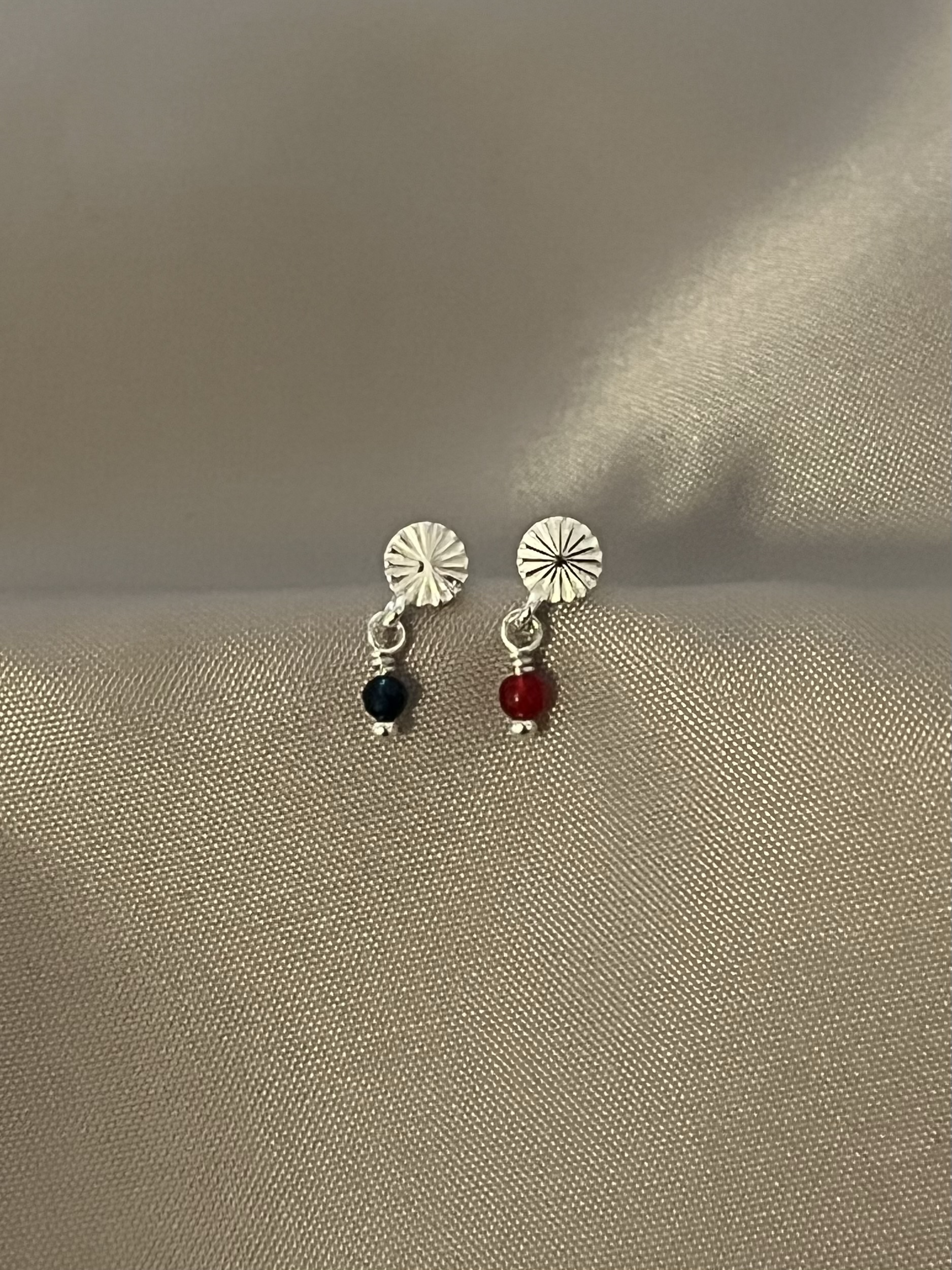 Studenter runde ørestikker – sølv Studenter runde ørestikker - sølv