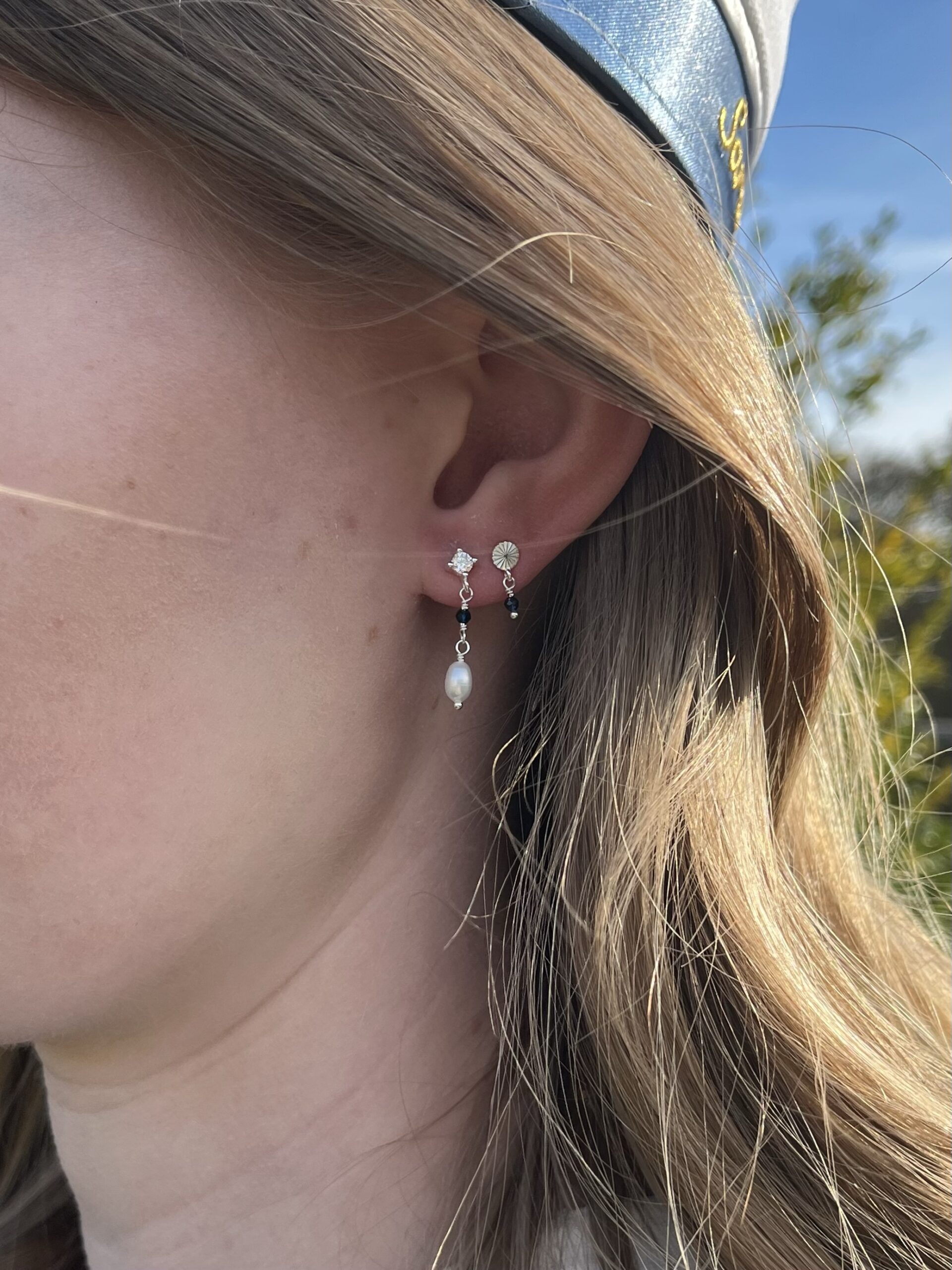 Studenter runde ørestikker – sølv Studenter runde ørestikker - sølv - Billede 4